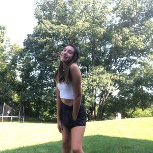 Meet your Posher, Alexis